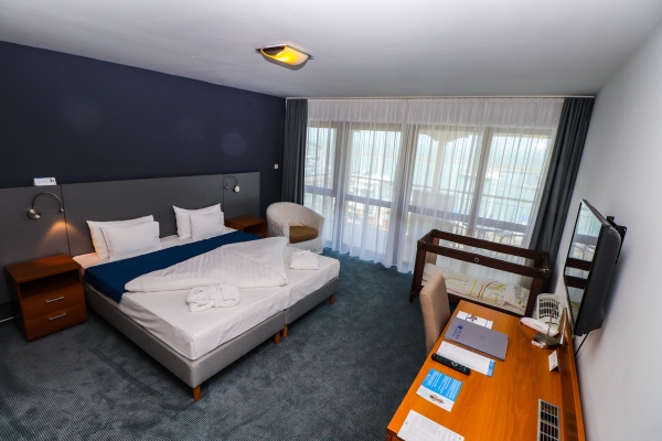 Hotel Yacht Wellness & Business (Siófok)